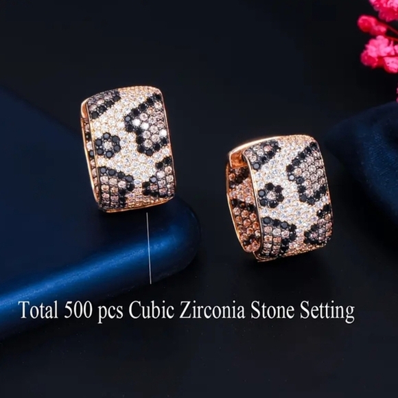 Leopard "In/Out" Rectangular Hoop Earrings - Picture 3 of 8